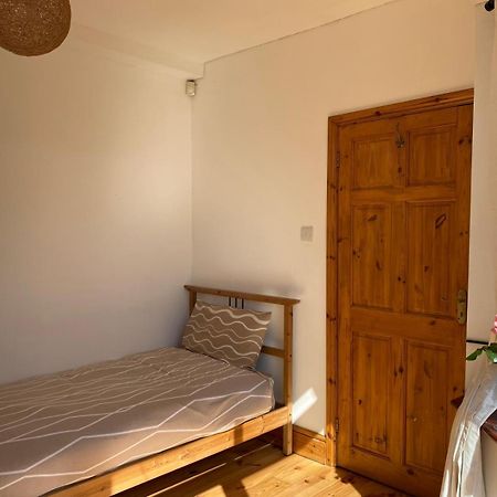 Lovely Rooms In West London Northolt  Екстериор снимка