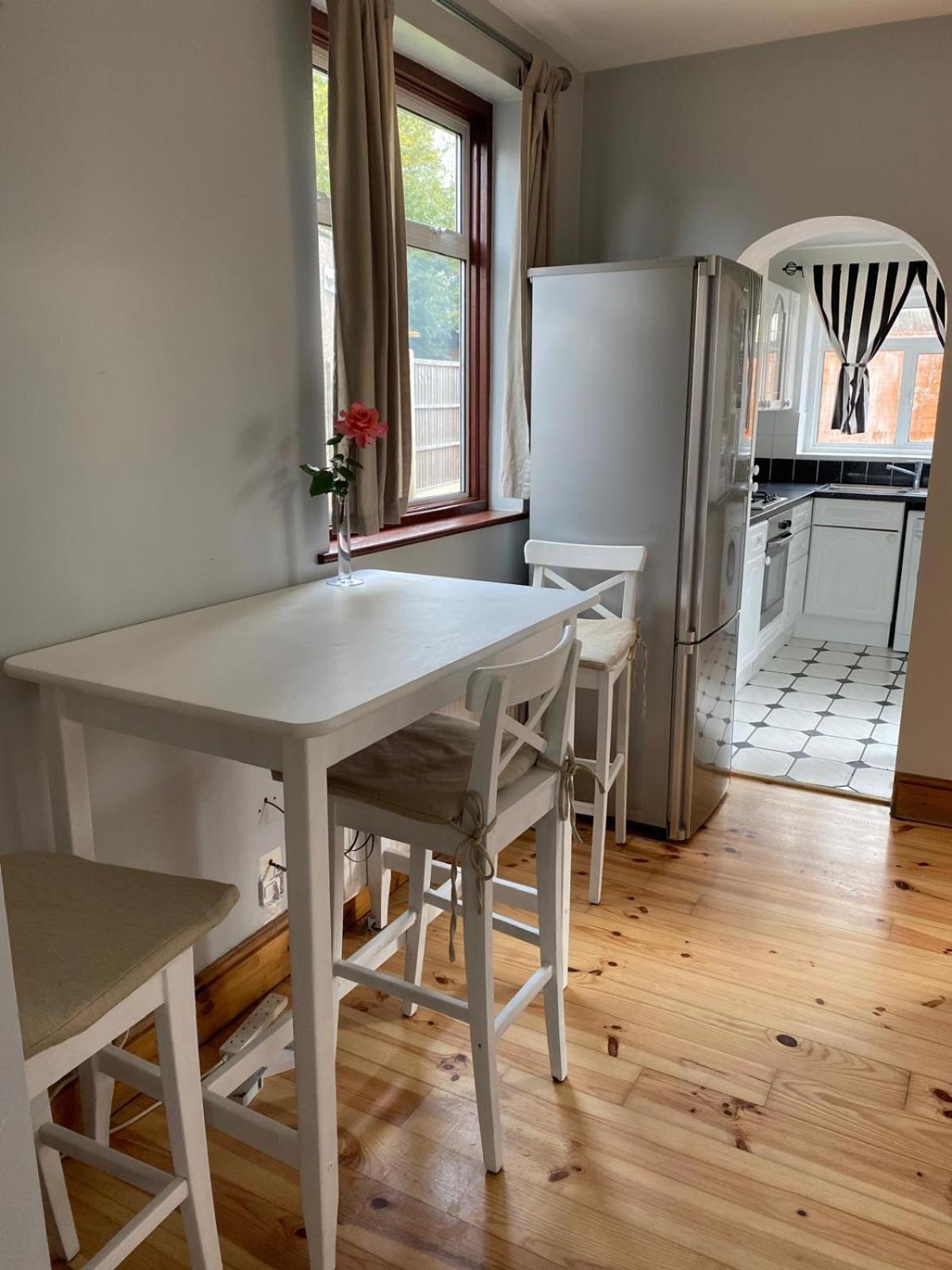Lovely Rooms In West London Northolt  Екстериор снимка
