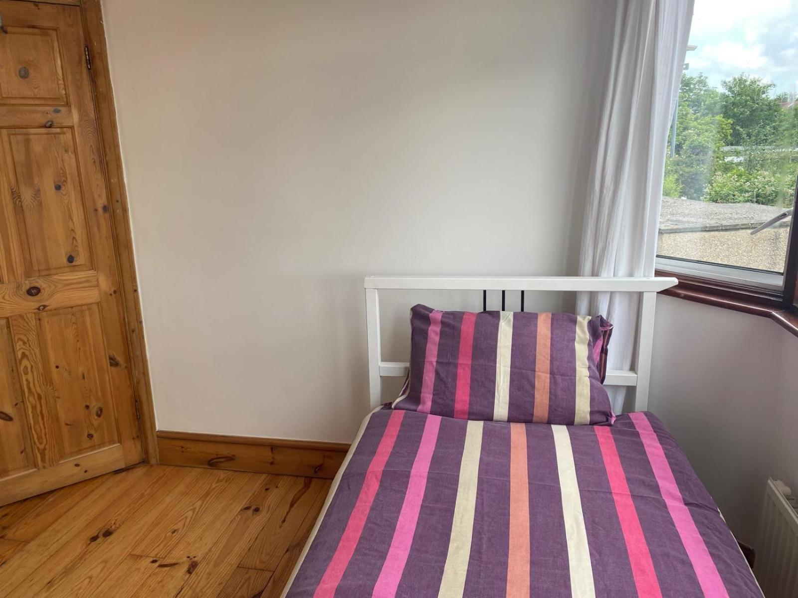 Lovely Rooms In West London Northolt  Екстериор снимка