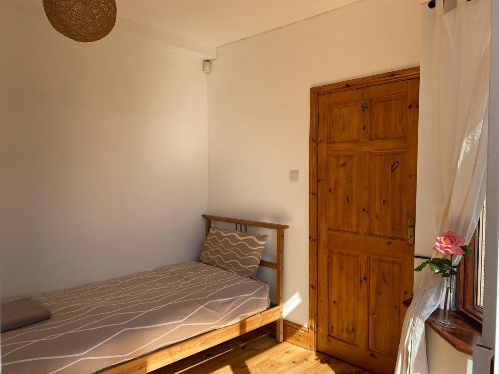 Lovely Rooms In West London Northolt  Екстериор снимка