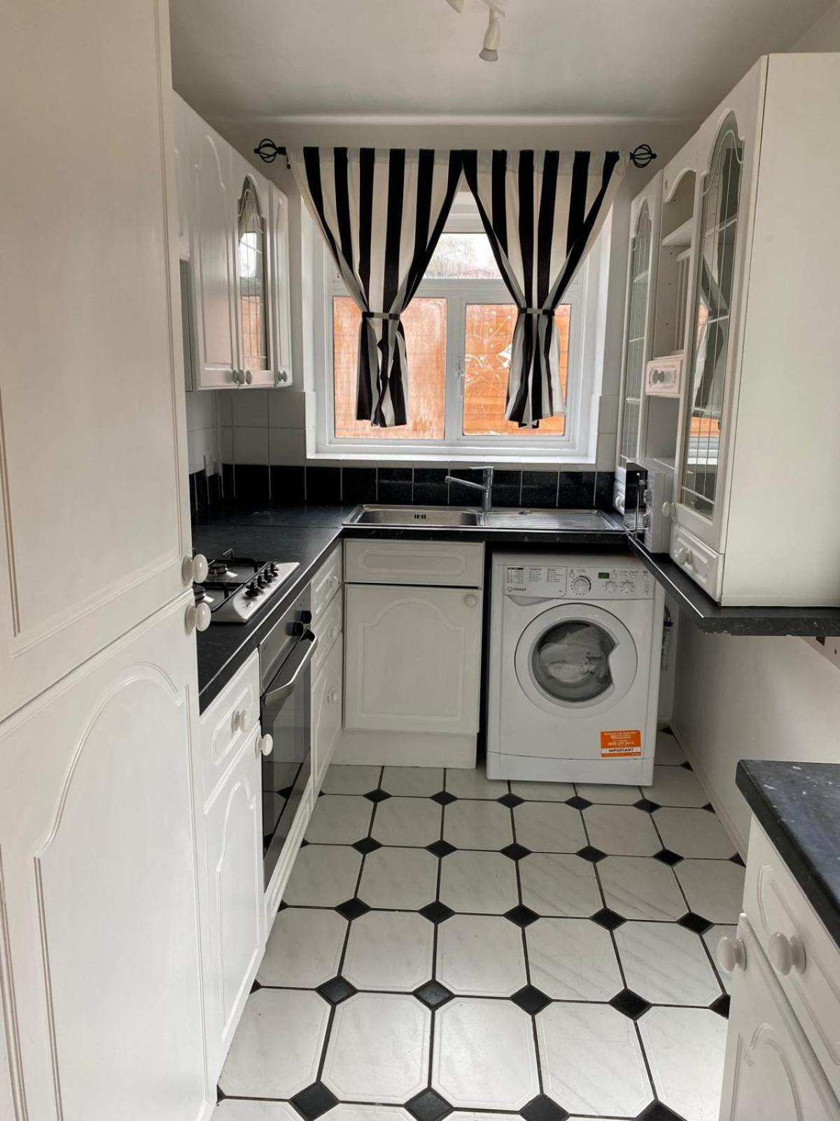 Lovely Rooms In West London Northolt  Екстериор снимка