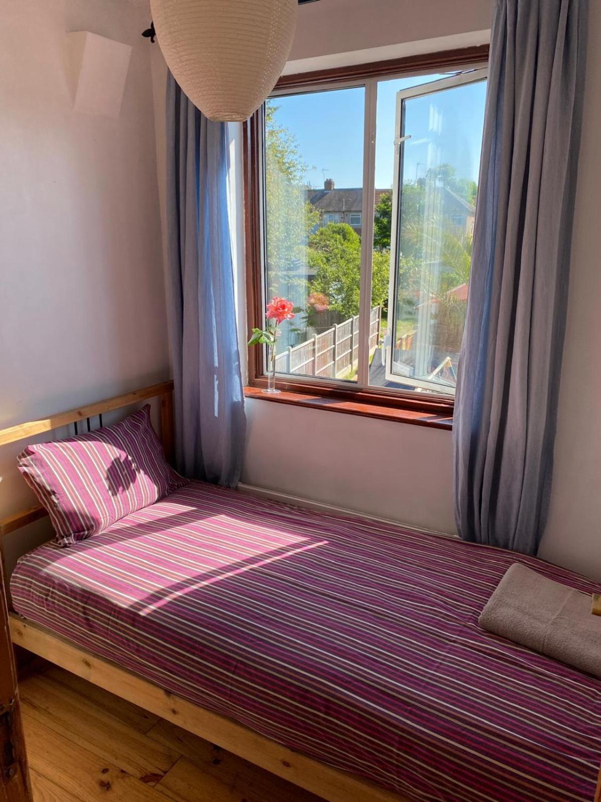 Lovely Rooms In West London Northolt  Екстериор снимка